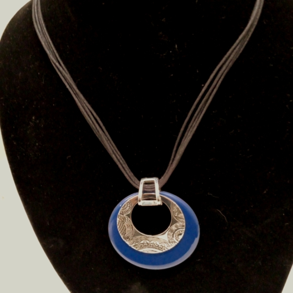 Coldwater Creek Navy Lucite & Engraved Silver Tone Circle